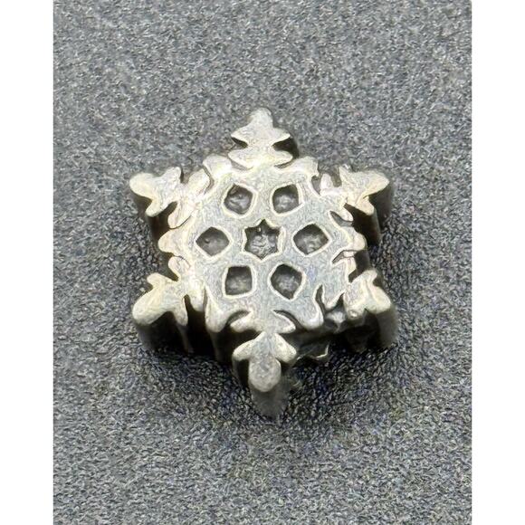 Camilla Sterling Silver Snowflake Charm P18 - Picture 1 of 8